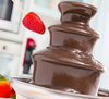 Chokolade springvand - lav flotte jordbær, kager og konfekt med chokoladeovertræk